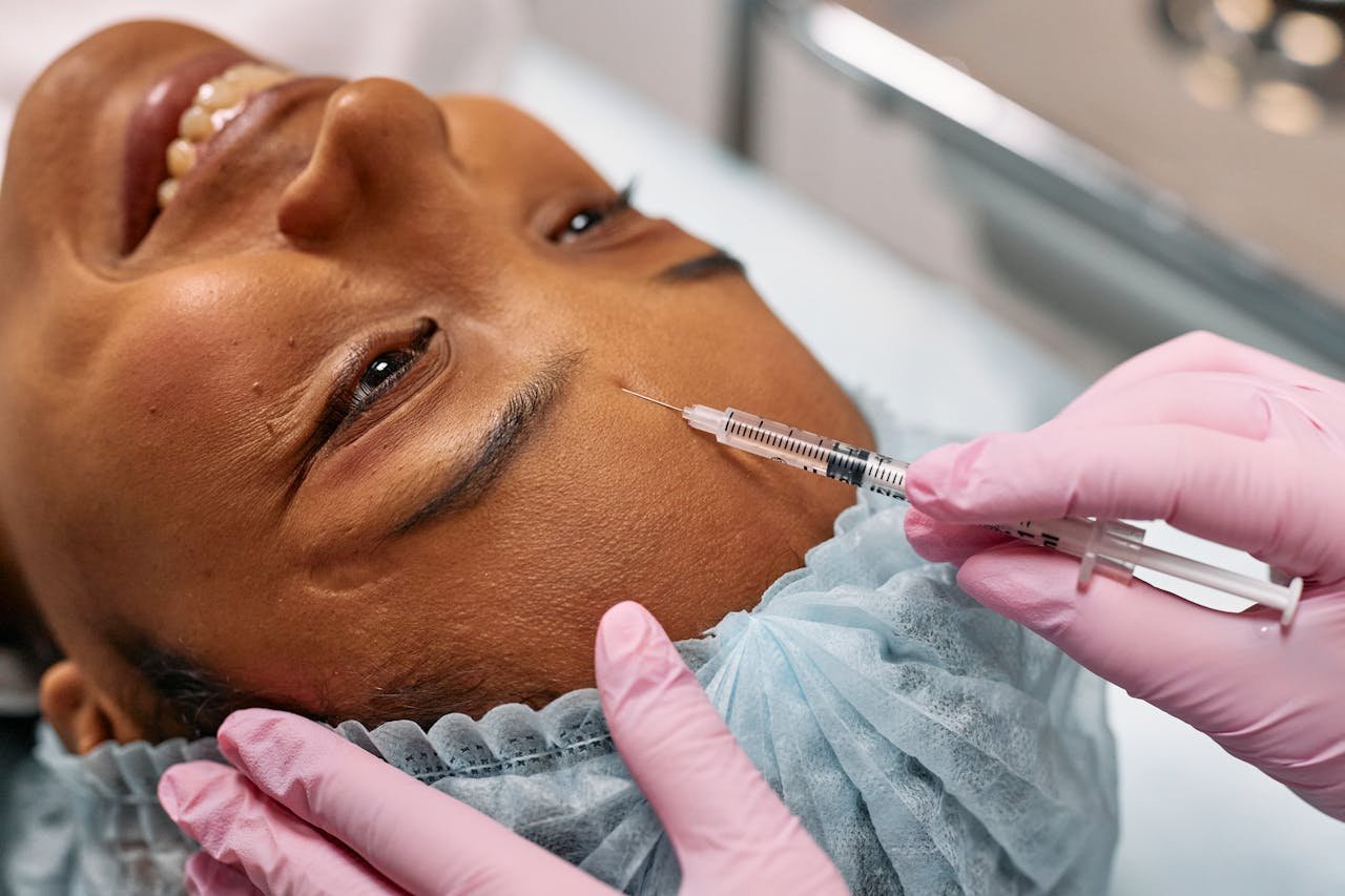 Así se aplica una inyección de botox o toxina botulinica