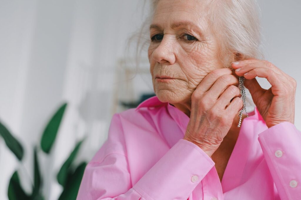Las manchas oscuras en al cara aparecen con la edad