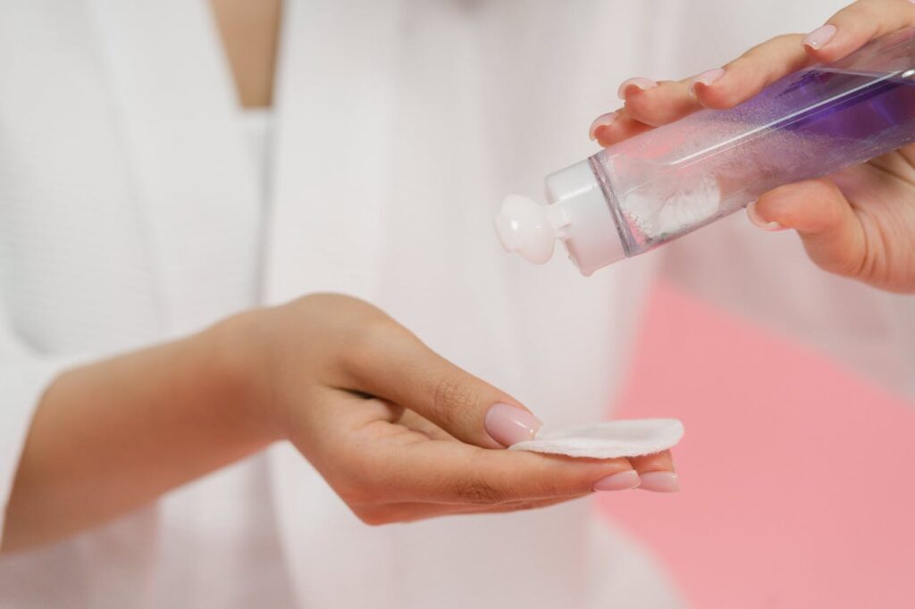 Productos de skincara para la cara con rosácea