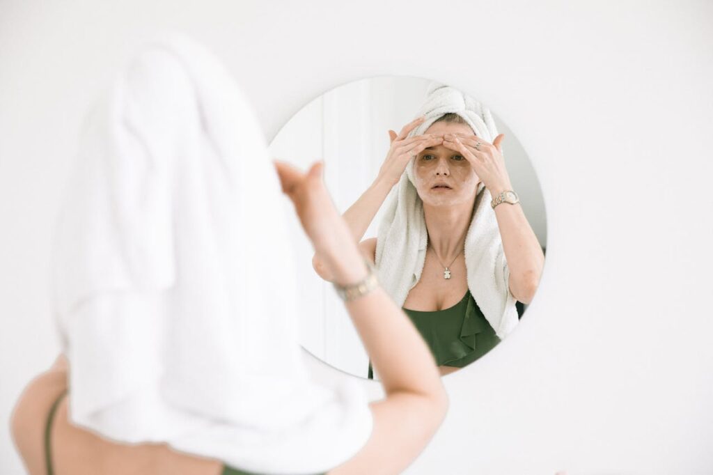 como identificar la cara hinchada al despertar mirándote al espejo